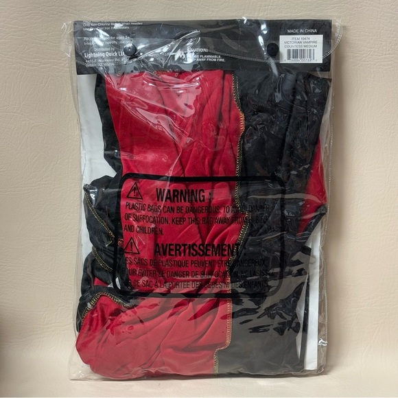 Victorian Vampire Countess
Halloween Costume by
Kangaroo Youth Size M 8-10 - Picture 4 of 4